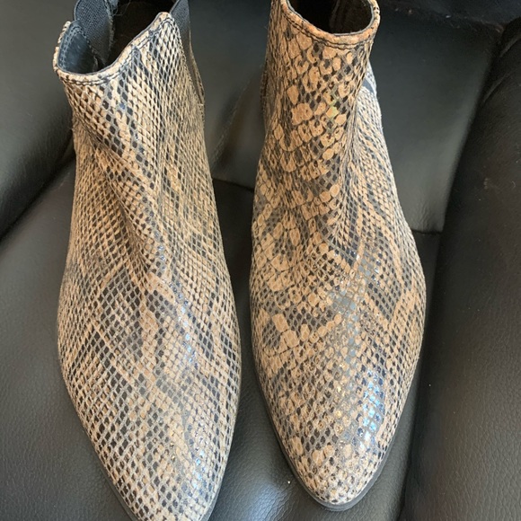 Ankle booties - Picture 1 of 4